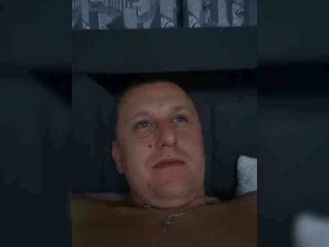 V1K1 Sex Cam Show