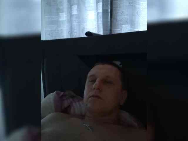 V1K1 Sex Cam Show