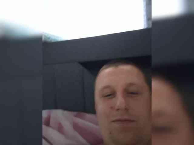 V1K1 Sex Cam Show