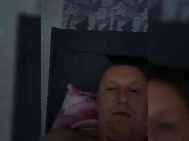 V1K1 Sex Cam Show