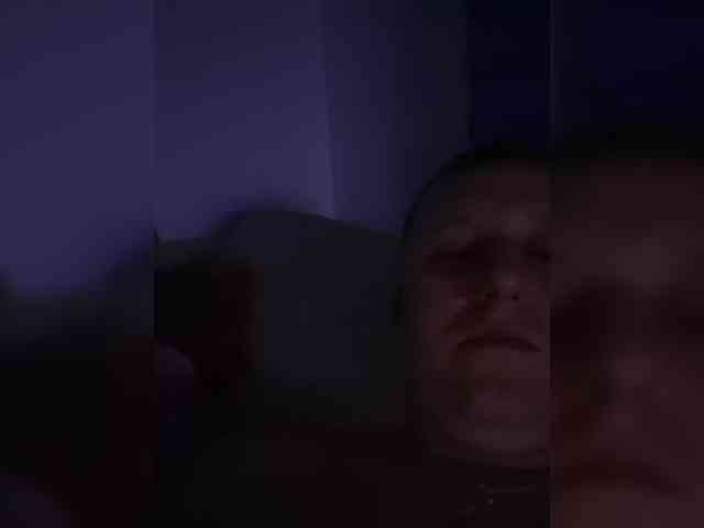 V1K1 Sex Cam Show
