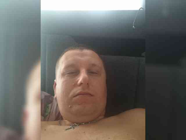 V1K1 Sex Cam Show