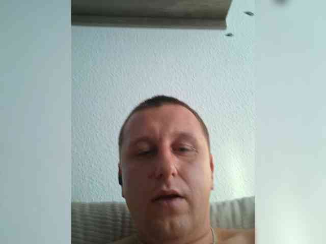 V1K1 Sex Cam Show