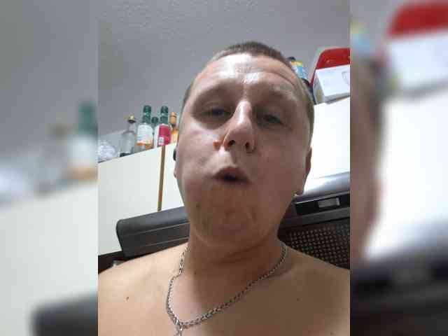 V1K1 Sex Cam Show