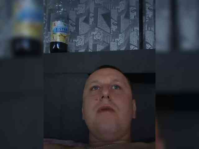 V1K1 Sex Cam Show