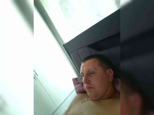 V1K1 Sex Cam Show