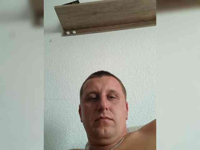 V1K1 Sex Cam Show