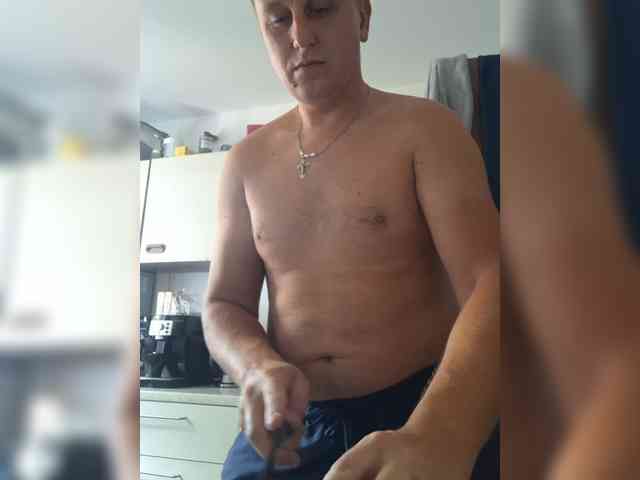 V1K1 Sex Cam Show