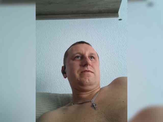 V1K1 Sex Cam Show