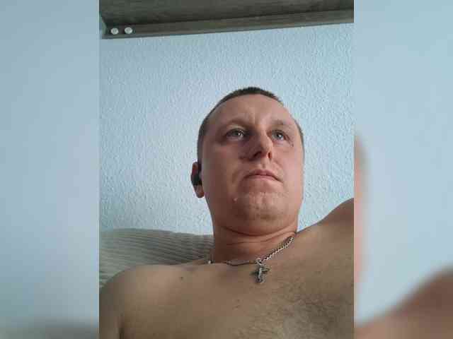 V1K1 Sex Cam Show