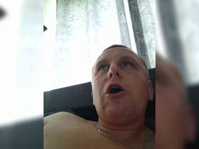 V1K1 Sex Cam Show