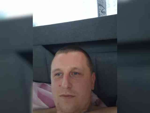 V1K1 Sex Cam Show