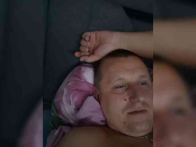 V1K1 Sex Cam Show