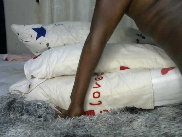Squirt-queen1 live cam on BongaCams