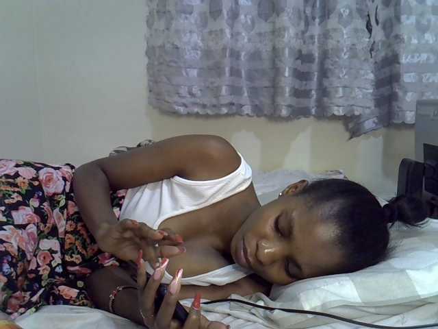 Ebonysly live cam on BongaCams