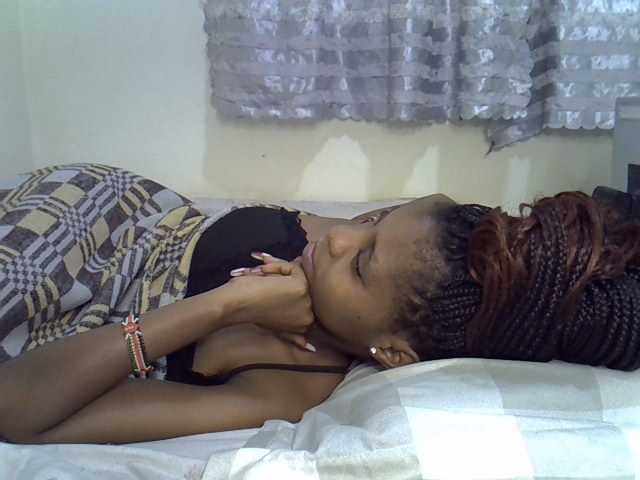 Ebonysly live cam on BongaCams