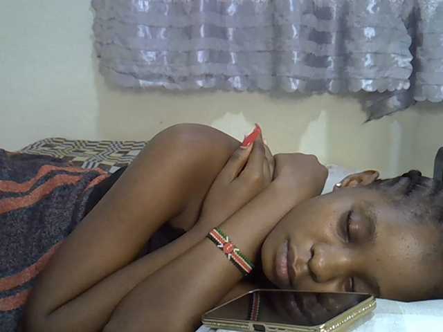 Ebonysly, en vivo ahora en BongaCams