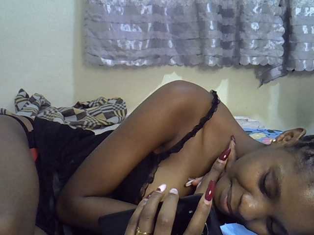 Ebonysly live cam on BongaCams