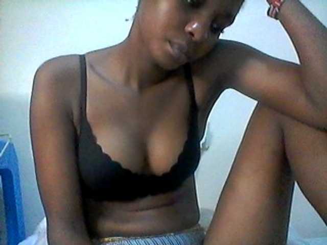 Ebonysly live cam on BongaCams