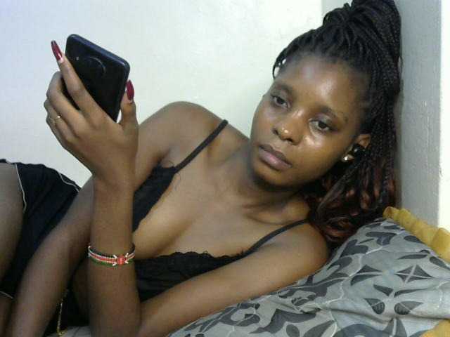 Ebonysly live cam on BongaCams