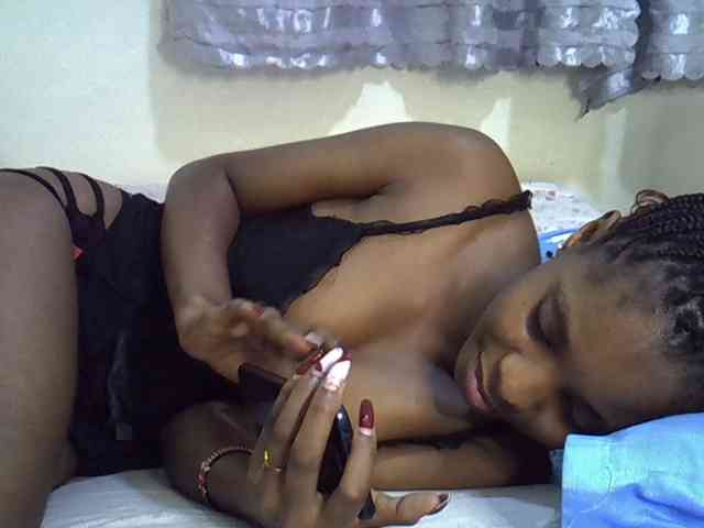 Model: Ebonysly