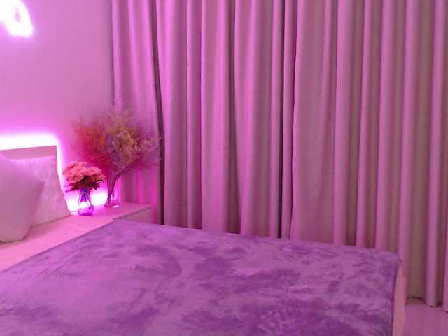SofiSlowBurn live on BongaCams
