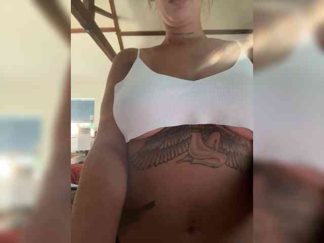 Annieloveie webcam