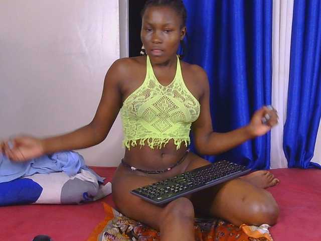 CurvyBody live cam on BongaCams