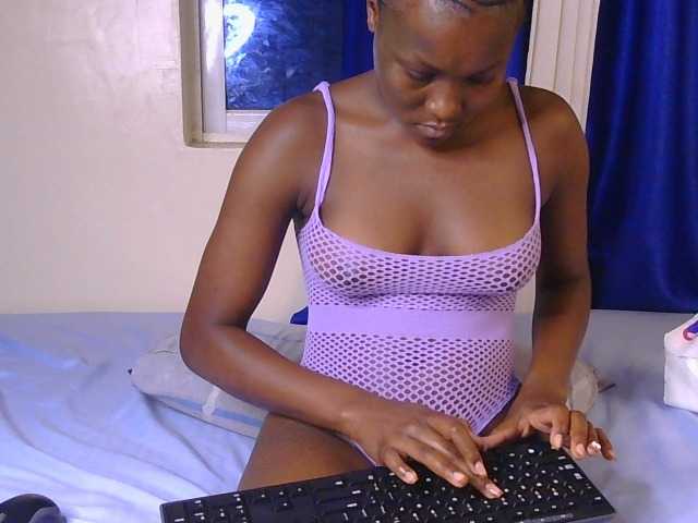 CurvyBody live cam on BongaCams