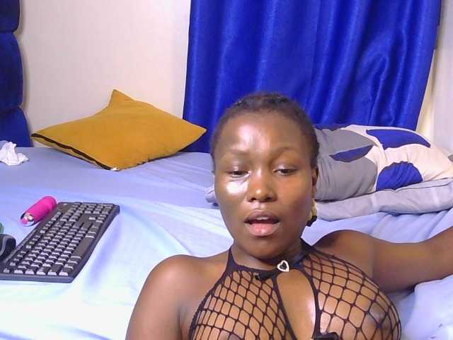 CurvyBody live cam on BongaCams