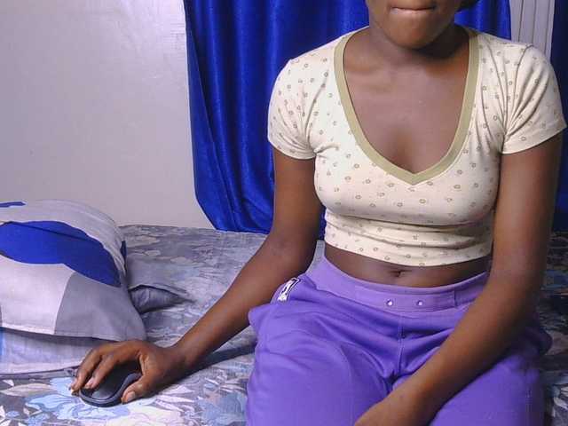 CurvyBody live cam on BongaCams