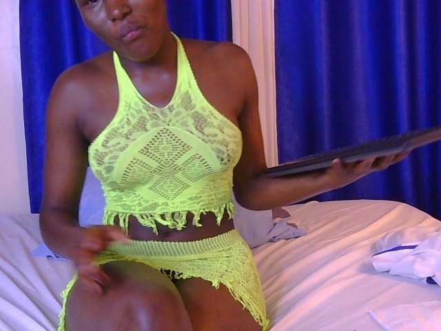 CurvyBody live cam on BongaCams