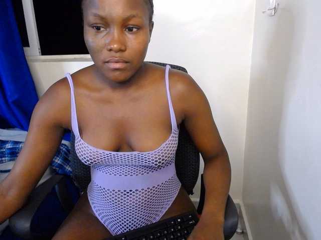 CurvyBody live cam on BongaCams