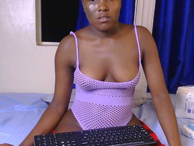 CurvyBody live cam on BongaCams