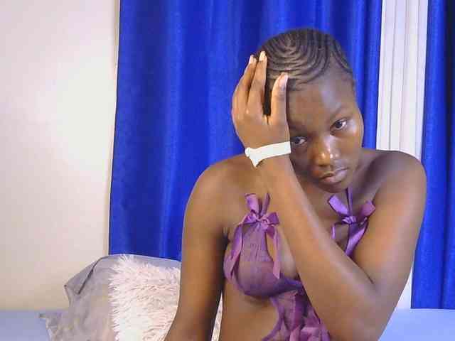 CurvyBody Live Webcam on BongaCams