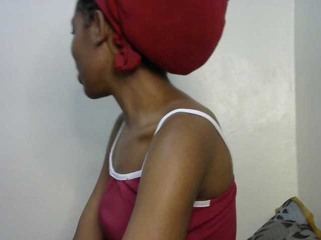 Truegirl2 live cam on BongaCams
