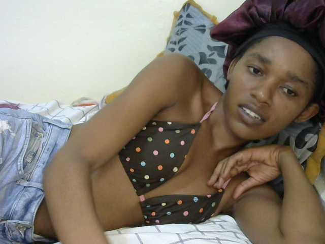 Truegirl2 live cam on BongaCams
