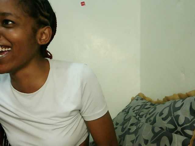 Truegirl2 live cam on BongaCams