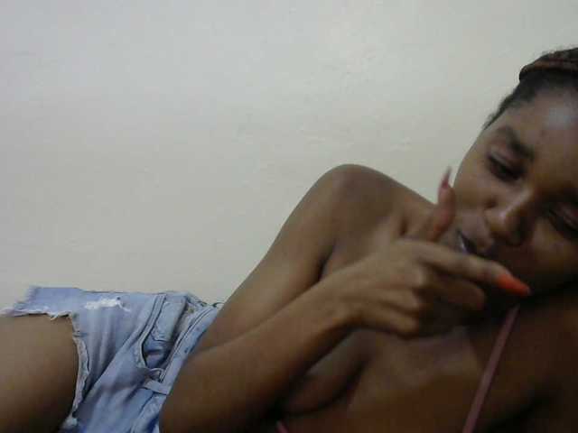 Truegirl2 live cam on BongaCams