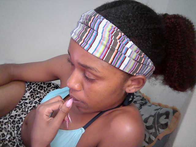 Truegirl2 live cam on BongaCams