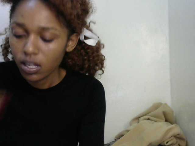 Truegirl2 live cam preview
