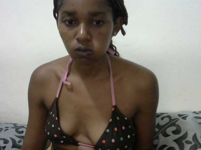 Truegirl2 live cam on BongaCams