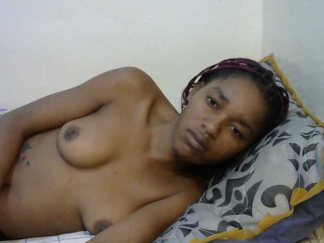 Truegirl2 live cam on BongaCams