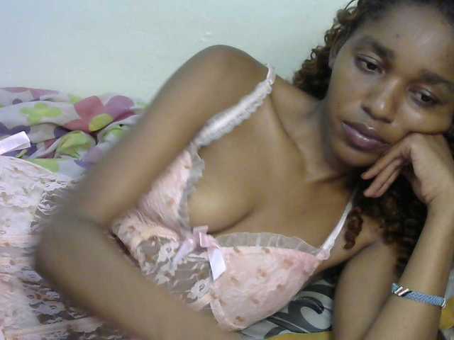 Truegirl2 live cam on BongaCams