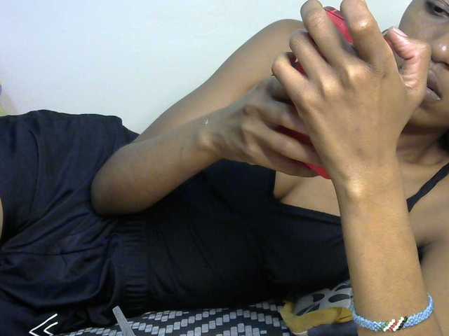 Truegirl2 live cam on BongaCams