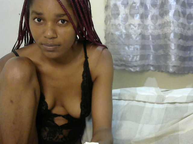 Truegirl2 live cam on BongaCams