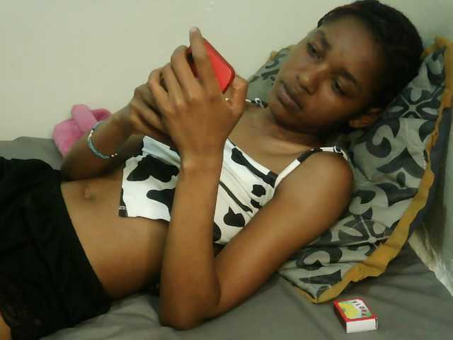 Truegirl2 live cam on BongaCams