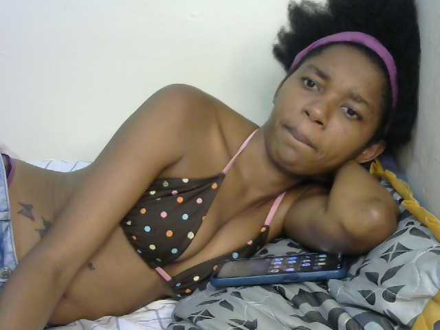 Truegirl2 live cam on BongaCams