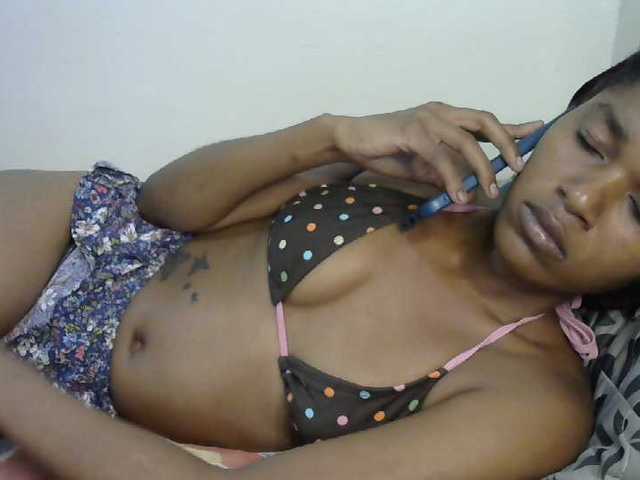 Truegirl2 live cam on BongaCams