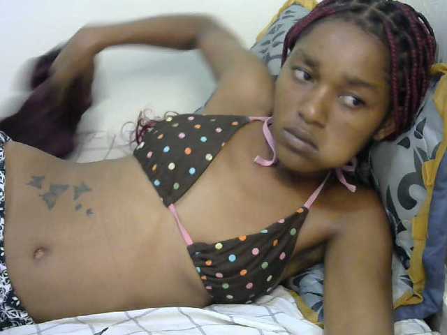 Truegirl2 live cam on BongaCams
